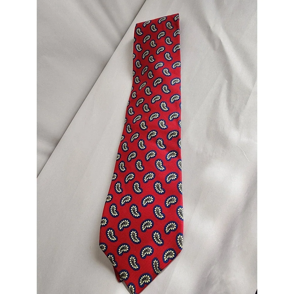 Robert Talbott Louries Red Paisley Silk Tie Hand Sewn Made in USA Mens Necktie